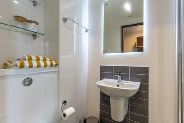 Premium En Suite - Image 5